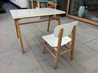 Dětský stoleček na malování se židličkou