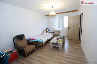 Krásný slunný byt v šestém patře (ze sedmi) panelového domu 