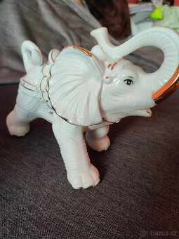 Porcelánová soška zvířete, slona / dobrý stav