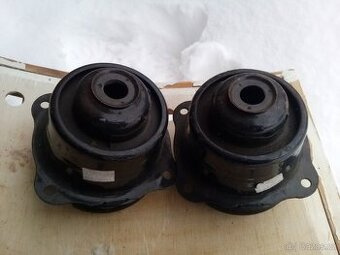 uložení zadních tlumičů škoda 120 apod.