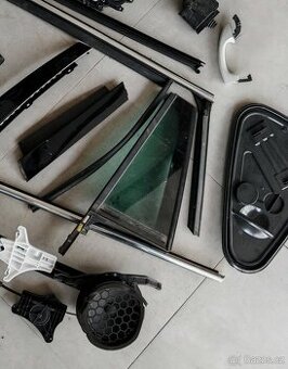 Sklo dveří levé zadní pevné Škoda Kodiaq 565 + další díly