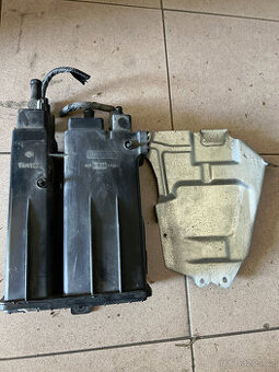 filtr aktivní uhlí a část držáku Nissan Infiniti