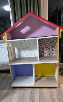 Dřevěný dům pro barbie