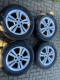 4x alu disky 5x114.3 R17, letní pneu 50%
