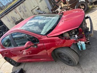 Peugeot 207 na opravu nebo na díly