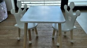 Stůl se 2 židličkami - korunky
