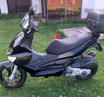 Skutr Gilera Runner ST200