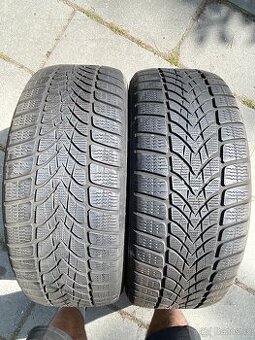 Dvě zimní pneu Dunlop 225/55/17