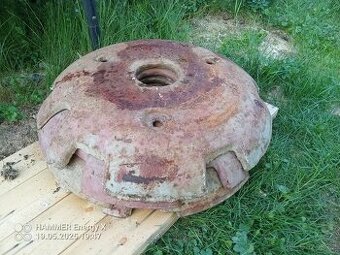 Závaží Zetor 6911 zamluvené do zítra