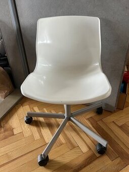Otočná kancelářská židle