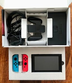 Modované Nintendo Switch + krabice, příslušenství a 32 her