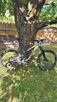 Prodám Canyon Spectral CF 9 2022 váha 13,6Kg
