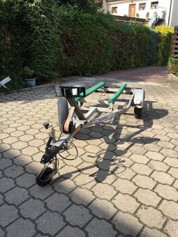 Prodám pozinkovaný přívěs na vodního skůtra-loď Freewheel