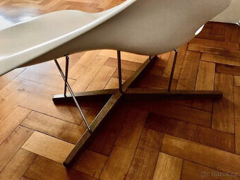 Originální křeslo Eames LA CHAISE (Vitra)