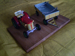 Traktor s vlečkou stará verze KDN jen vystaven.