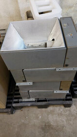 Průmyslová světla do hal a dílen.