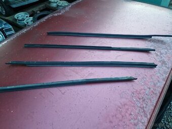 BMW E30 stírací těsnění