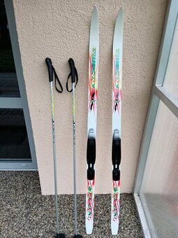 Běžky KAZAMA 140cm šupiny +hůlky +boty 35