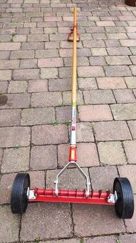 Vertikutační hrábě