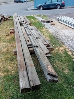 Staré trámy z krovu smrk