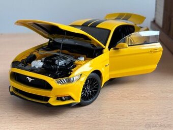 Ford mustang autoworld 1:18