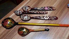 Staré dřevěné lžíce ručně malované