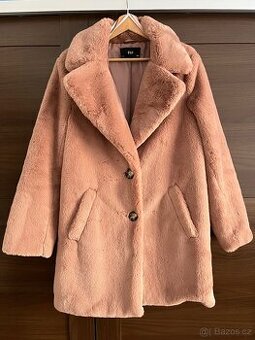 Dámský kabát, kožich