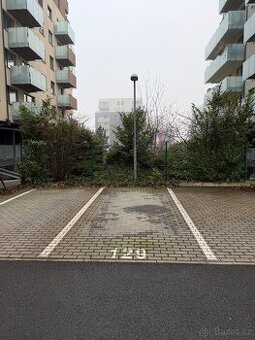 Pronájem parkovacího stání - Britská čtvrť - 2 200 Kč/měsíc - 1