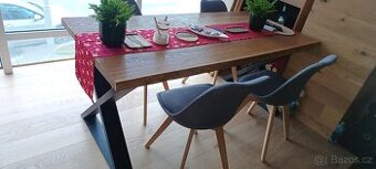 Dubový masivni stůl