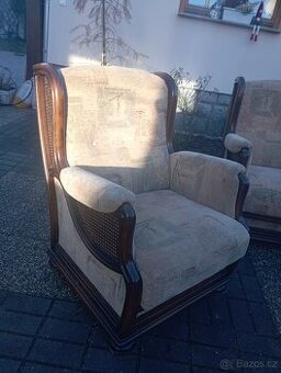 Masivní sedací souprava a stolek