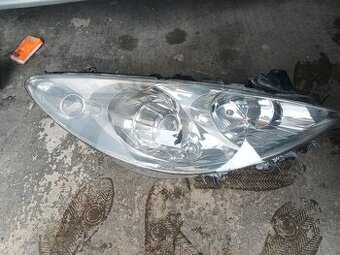 Peugeot 307 pravé přední světlo