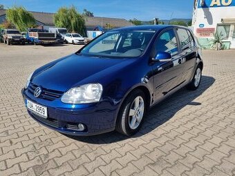VW Golf V facelift, 1,4 TSI 90kw, manuál 6q, výhřev, senzory