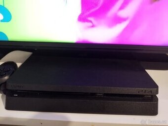 PlayStation 4 + ovladač