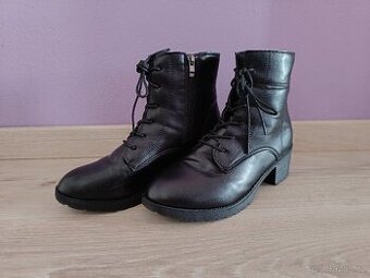 PRODÁM DÁMSKÉ ČERNÉ BOTY