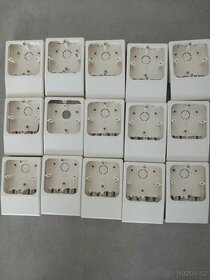 Instalační kryt na zásuvku