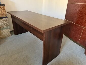 Stůl tmavě hnědý