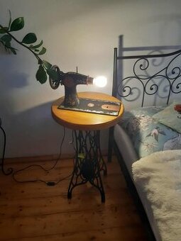 Handmade noční stolky z šicího stroje