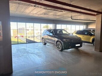 K dlouhodobému pronájmu  garážové stání v Rezidenci Kosmákov