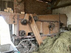 Mlátička a další zemědělské stroje