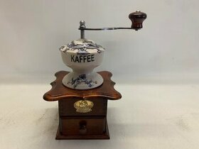 Porcelánový stolní mlýnek na kávu - cibulák č. 6