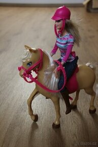 Panenka Barbie Mattel s koněm