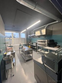 Na prodej kompletně vybavená kuchyň pro provoz pizzerie