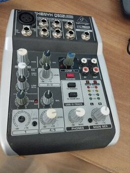 Behringer Xenyx q502usb