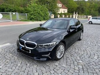 BMW 320i (2021) – perfektní stav