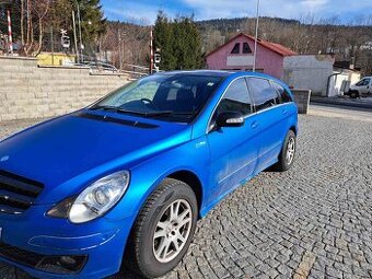 Mercedes-Benz R500 (W251) – 5.0 V8 | 6 míst