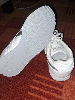 Vel 36 nove pekne