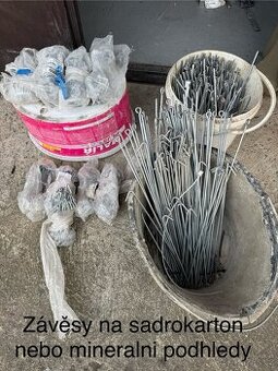 Závěsy na sádrokarton nebo minerální podhledy