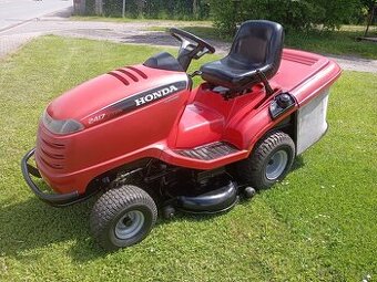 Zahradní traktůrek Honda 2417 W-Twin