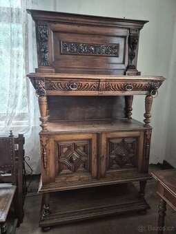 Starožitný dubový kredenc / priborník Mechelen
