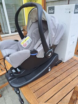 Sedačka Joie a s podstavcem Isofix